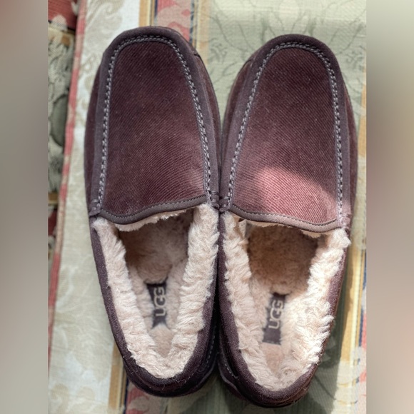 Ugg Men’s Ascot Corduroy Driver Slippers Size 8
N10-13 - Picture 5 of 5